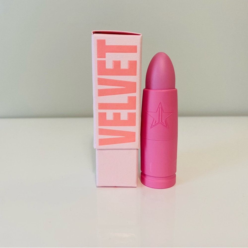 Jeffree star velvet trap lipstick cut throat love